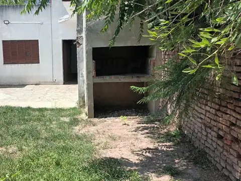 Casa en Alquiler con 1 cochera