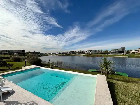 Casa en alq anual al agua con pileta Barrio El Naudir
