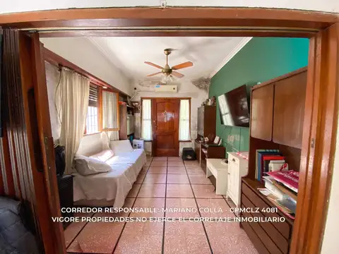 Casa 4 ambientes con 2 baños