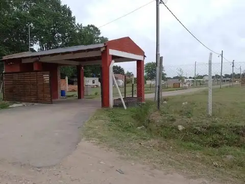  Lote con Vivienda en Barrio Privado "Ciudad Esperanza" 