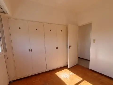 Departamento en Alquiler en Parque Chacabuco, $ 850.000
