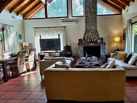 Casa en Alquiler en Barrio Bosque Peralta Ramos, USD 1.700