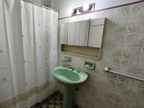 Casa en Alquiler con 1 cochera