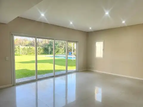 Casa en Venta con 4 cocheras