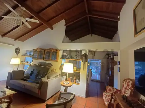 Casa 5 ambientes con 4 baños