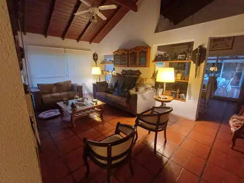 Casa en Venta con 4 cocheras