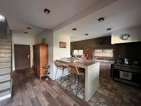 Casa 4 ambientes con 3 baños