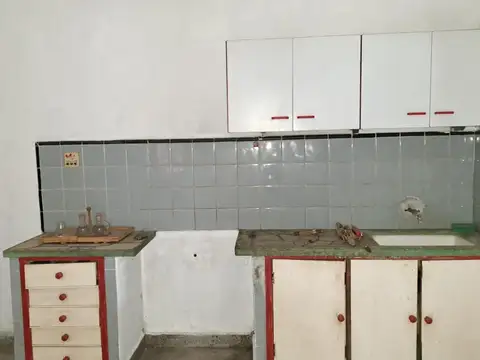 solida casa en venta a refaccionar