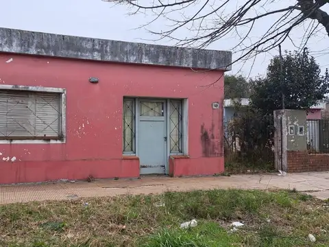 solida casa en venta a refaccionar