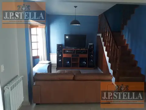 Casa 4 ambientes con 2 baños