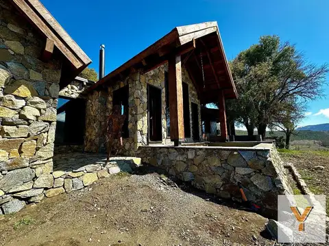 Casa en venta - 4 Dormitorios 2 Baños - Cocheras - 2.450Mts2 - San Martín de Los Andes