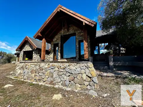 Casa 6 ambientes con 2 baños