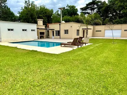 Venta Casa La Lonja Pilar 5 ambientes con pileta