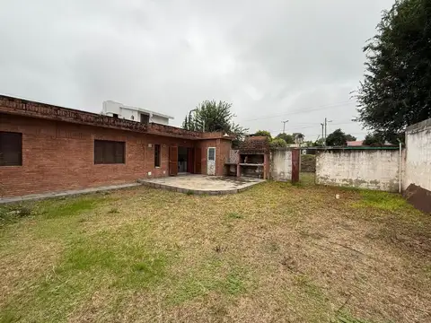 VENDE CASA de 3 DORMITORIOS EN LA CALERA MAS LOCAL