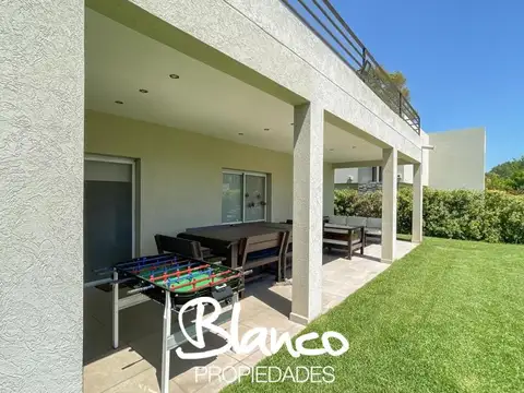 Casa 5 ambientes con 3 baños