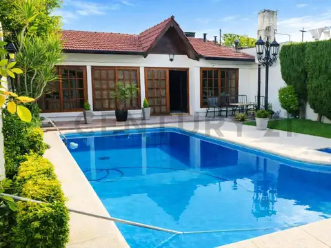 VENTA CASA 4 AMBIENTES  CASTELAR SUR APTA CREDITO PILETA QUINCHO