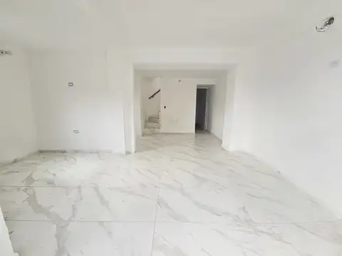 Casa 2 ambientes con 2 baños