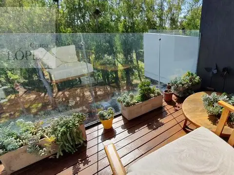 Olivos Bay, Solis al 2300
