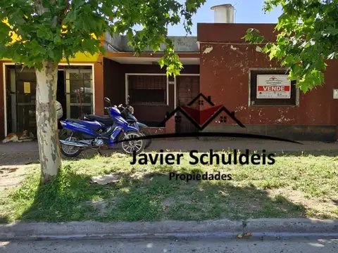 Casa en Avda. 47 e/ 16 y 18.