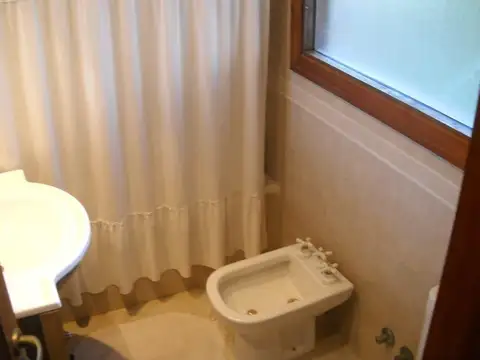 Casa 3 Dormitorios con Pileta en Venta en Pinamar Zona Norte