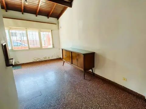 Casa 4 ambientes en venta, Apta credito, Castelar