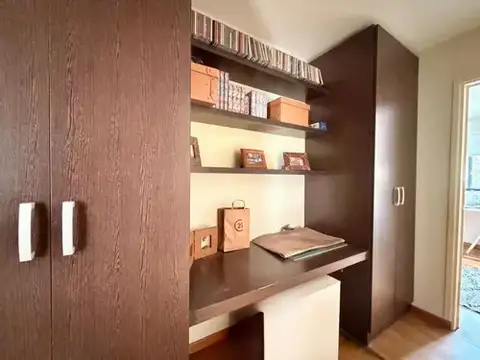 VENTA - CASA 5 AMBIENTES C/COCHERA - GONNET