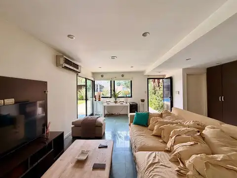 VENTA - CASA 5 AMBIENTES C/COCHERA - GONNET