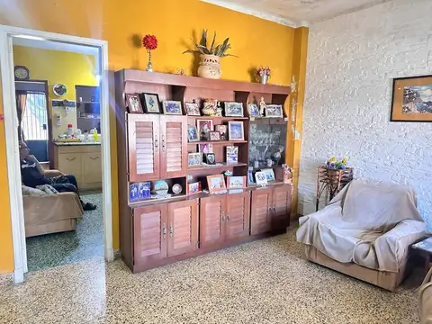 Casa 4 ambientes con 1 baño