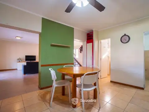 Casa 4 ambientes con 2 baños