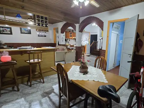 Depto Tipo Casa 4 ambientes con 2 baños
