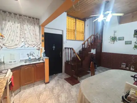 Depto Tipo Casa 4 ambientes con 2 baños