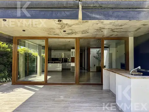 Casa 5 ambientes con 3 baños