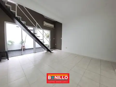Depto Tipo Casa en Alquiler de 4 ambientes