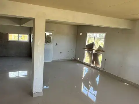 Casa 4 ambientes con 1 baño