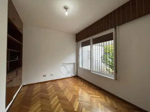 Oficina 8 ambientes con 3 baños