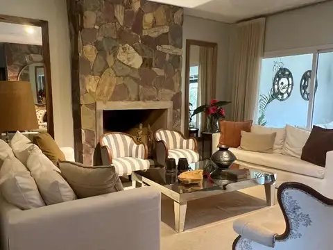 Casa en Alquiler en Villa San Lorenzo, USD 3.200