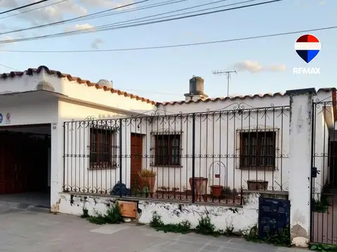 CASA EN VENTA MACROCENTRO SAN MARTIN AL 2200