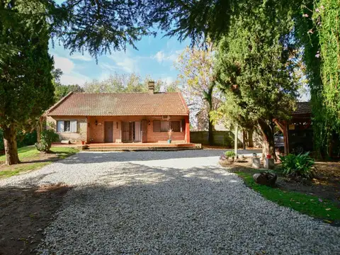 CASA EN VENTA EN GONNET