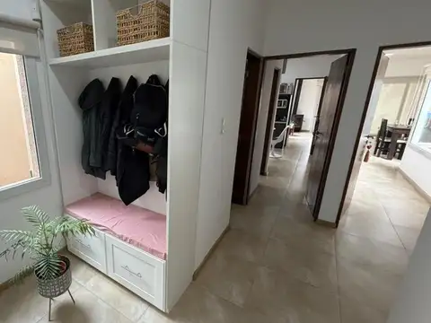 Casa 8 ambientes con 2 baños