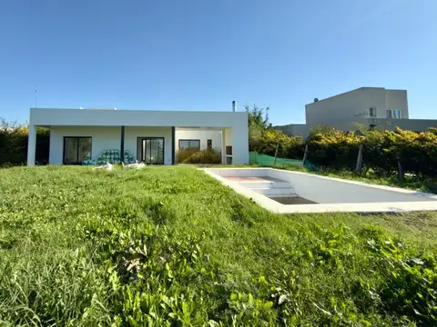 CASA A ESTRENAR EN LA ALAMEDA | 4 AMB + PISCINA + LOTE 700 m²