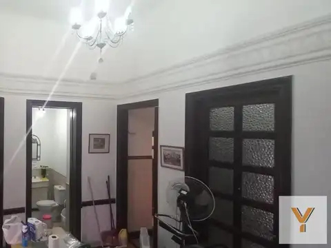 PH en venta - 4 Dormitorios 3 Baños - Flores