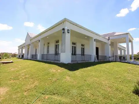 Propiedad en venta sobre Autopista Ezeiza-Cañuelas. 4 has de campo, casa principal y cabañas.