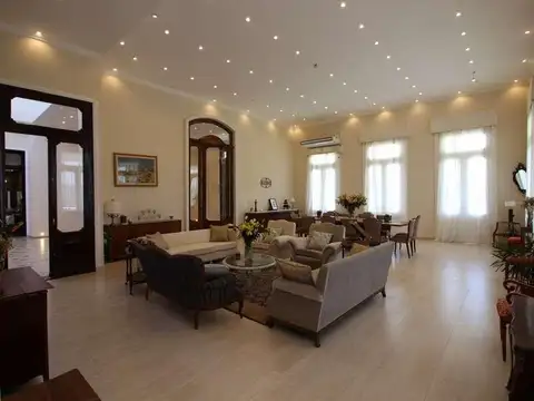 Casa 5 ambientes con 4 baños