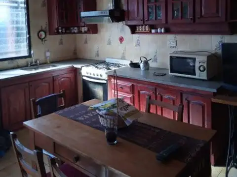 Casa 5 ambientes con 2 baños