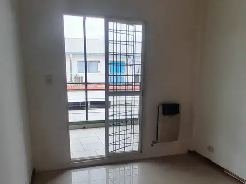 MODERNO 3 AMBIENTES CON BALCON! SOBRE RUTA 205