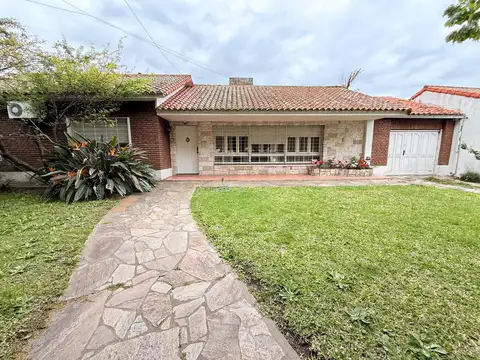 Hermosa casa con jardín, pileta y quincho