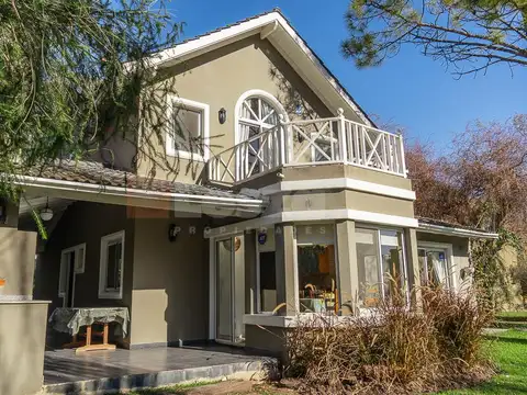 Casa en Venta en Country El Paraíso, USD 250.000