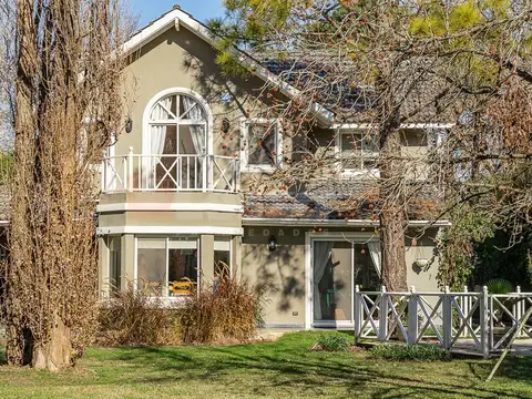 Casa 5 ambientes con 4 baños