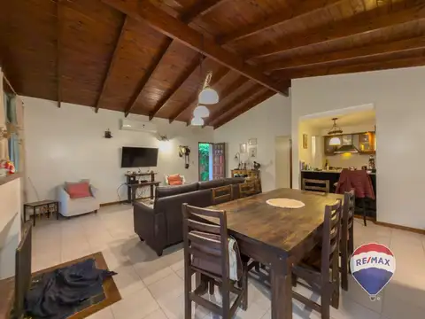 Casa 6 ambientes con 2 baños