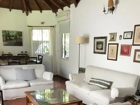 Casa 5 ambientes con 2 baños